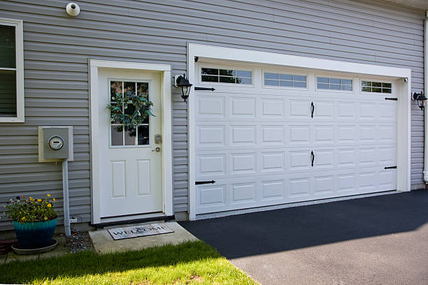 24/7 Emergency Garage Door Panel Replacement experts in Keewatin, MN